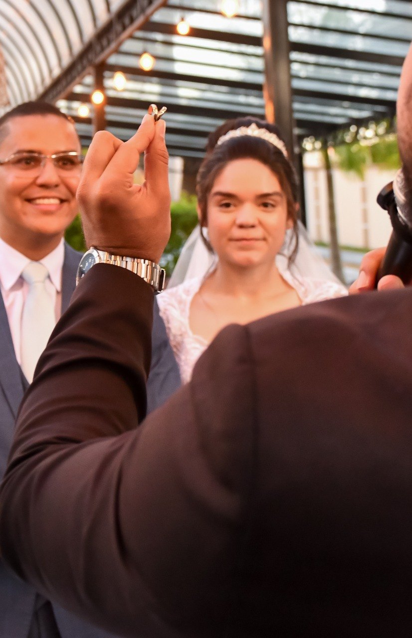Casal em momento afetivo